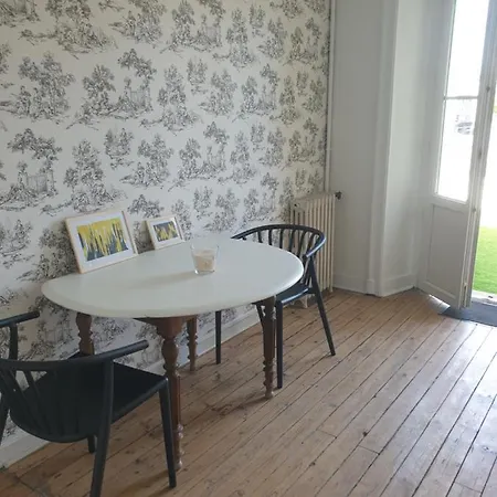 Appartement Cosy Face A La Mayenne Laval  Exterior photo