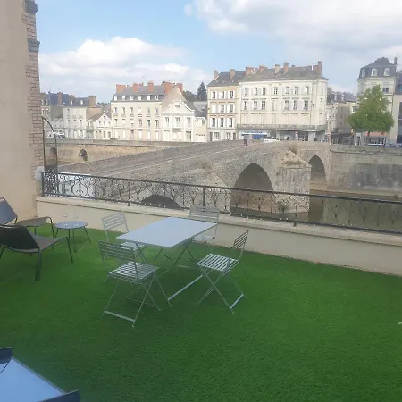 Appartement Cosy Face A La Mayenne Laval  Exterior photo