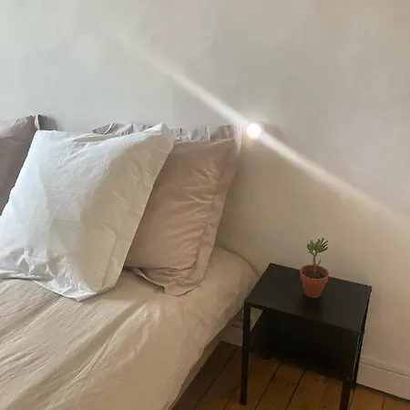 Appartement Cosy Face A La Mayenne Laval  Exterior photo